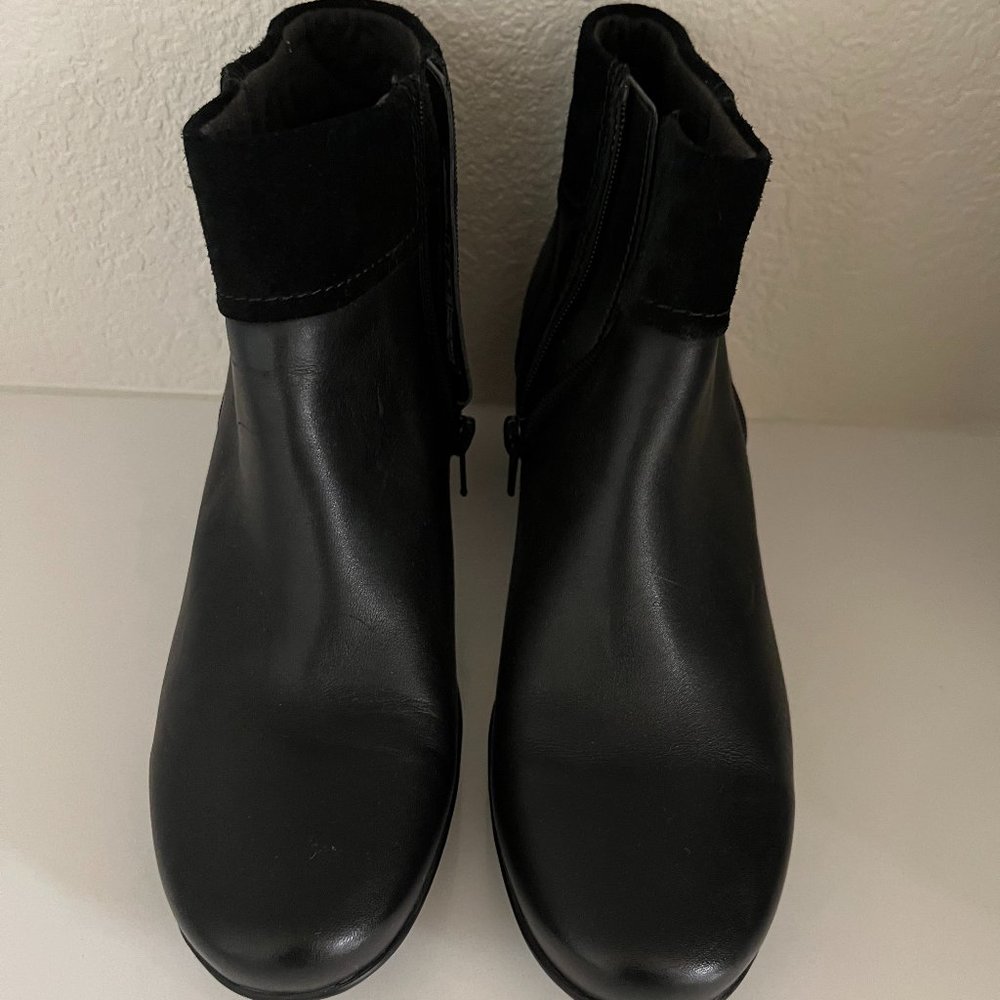 Clarks Collection Leather/Suede Ankle Booties Size 7.5 M